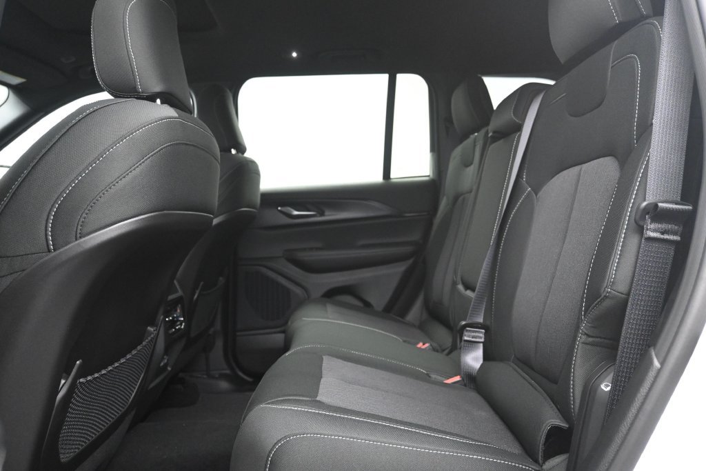 New 2027 Jeep Grand Cherokee Laredo X AWD/4WD image 14