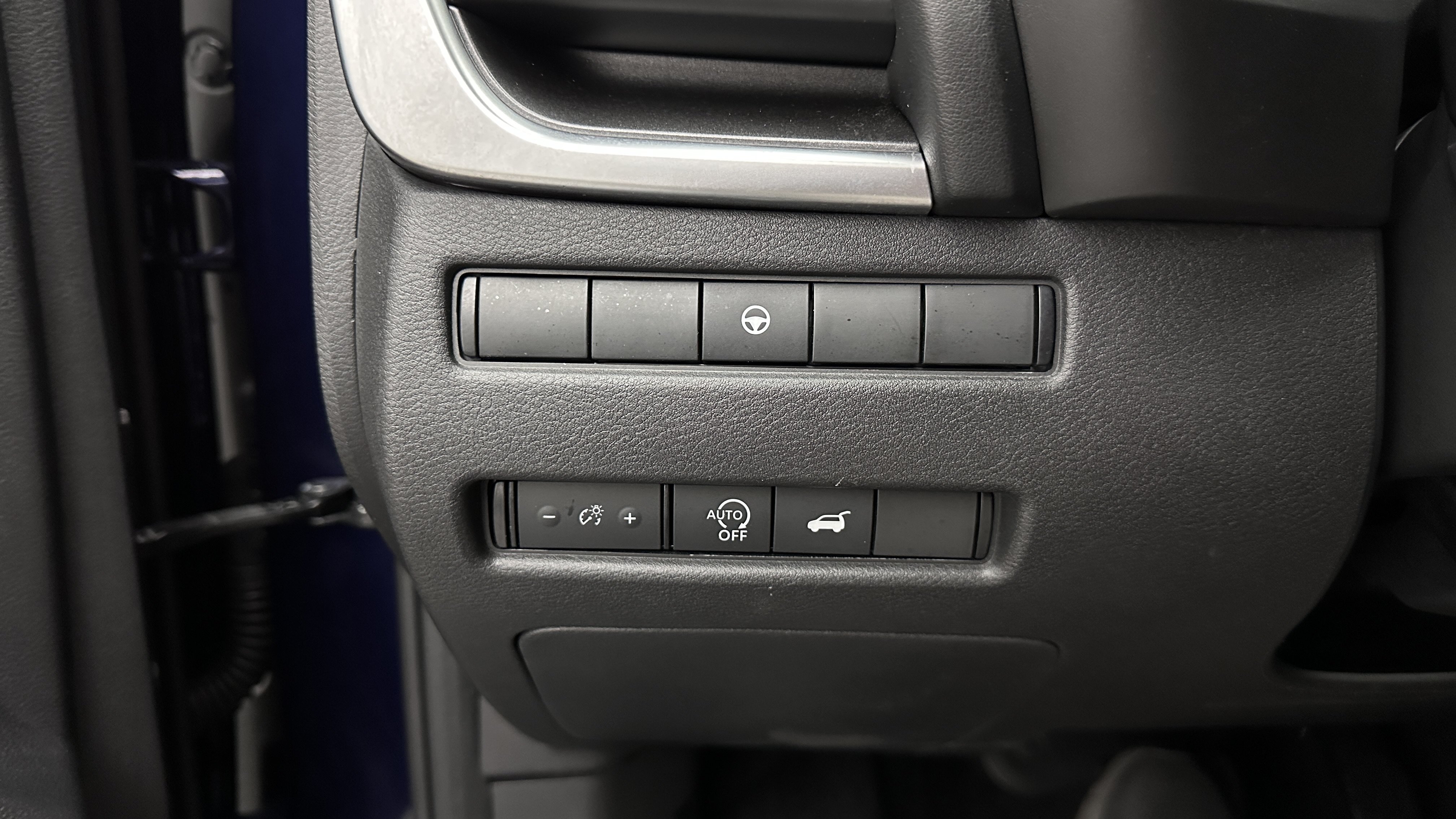 Used 2025 Nissan Rogue SV AWD/4WD image 22