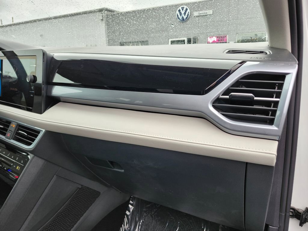 New 2026 Volkswagen Taos SEL AWD/4WD image 12