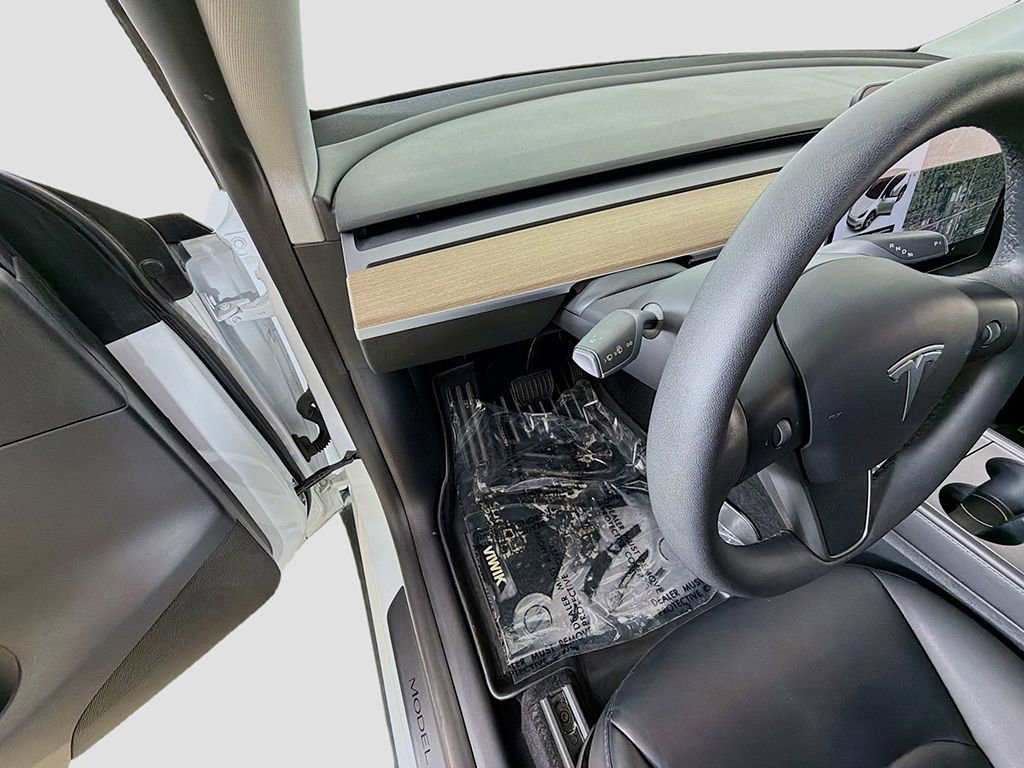 Used 2021 Tesla Model Y Long Range image 31