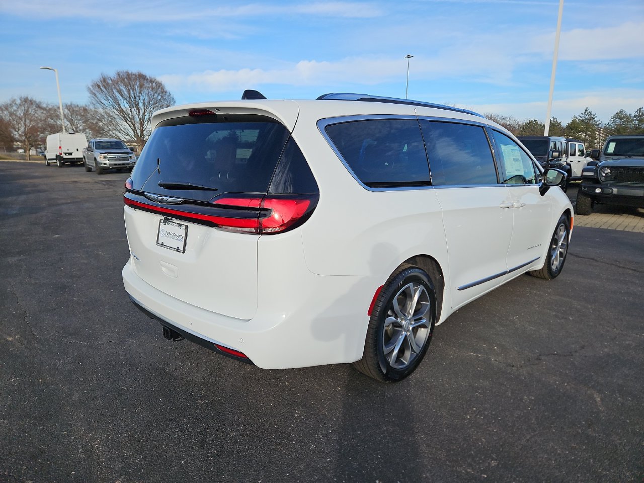 New 2026 Chrysler Pacifica Pinnacle w/ Trailer Tow Group FWD image 7