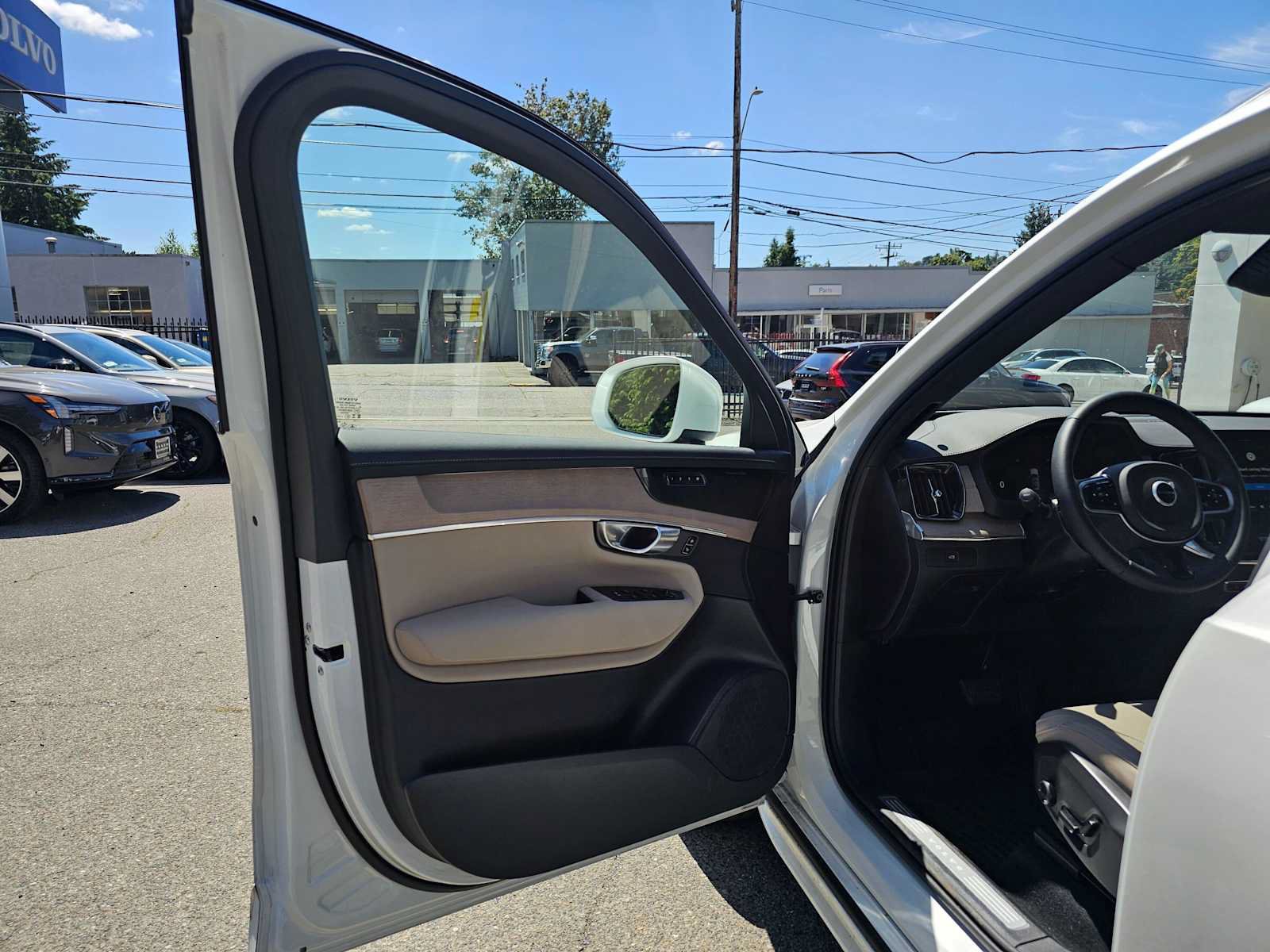Certified 2026 Volvo XC90 B6 Plus w/ Protection Package Premier AWD/4WD image 19