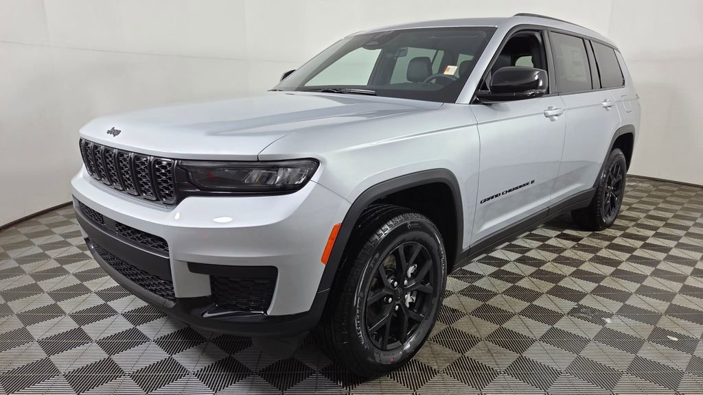 New 2025 Jeep Grand Cherokee L Altitude image 3