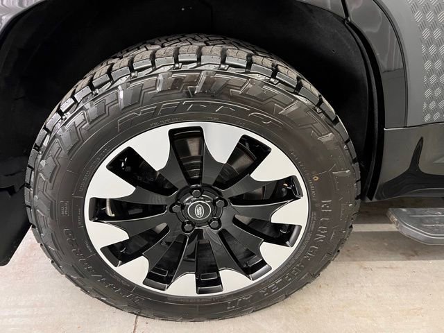 Used 2025 Land Rover Defender 130 V8 image 29