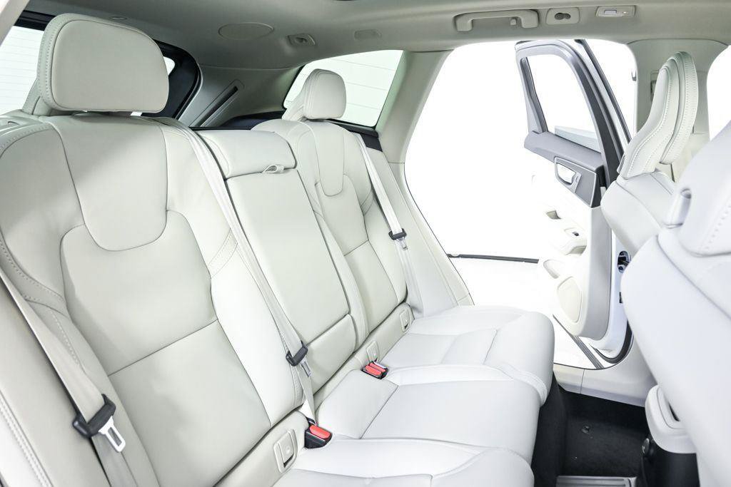 New 2026 Volvo XC60 T8 Ultra w/ Protection Package Premier AWD/4WD image 21