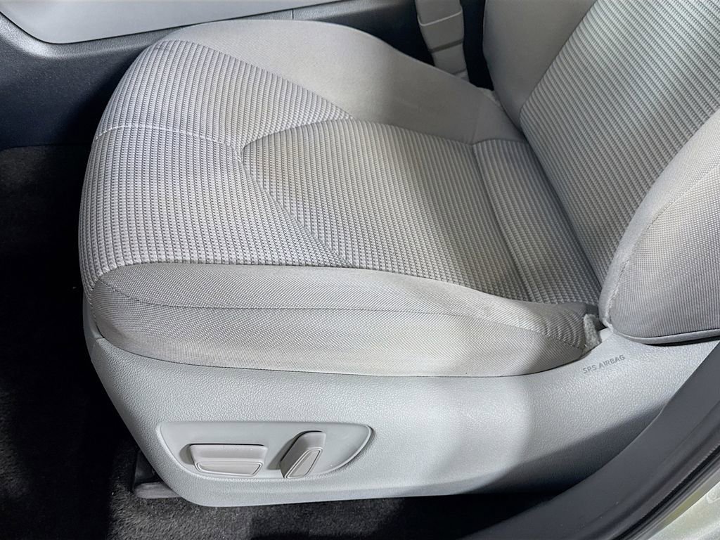 Used 2023 Toyota Highlander LE FWD image 22