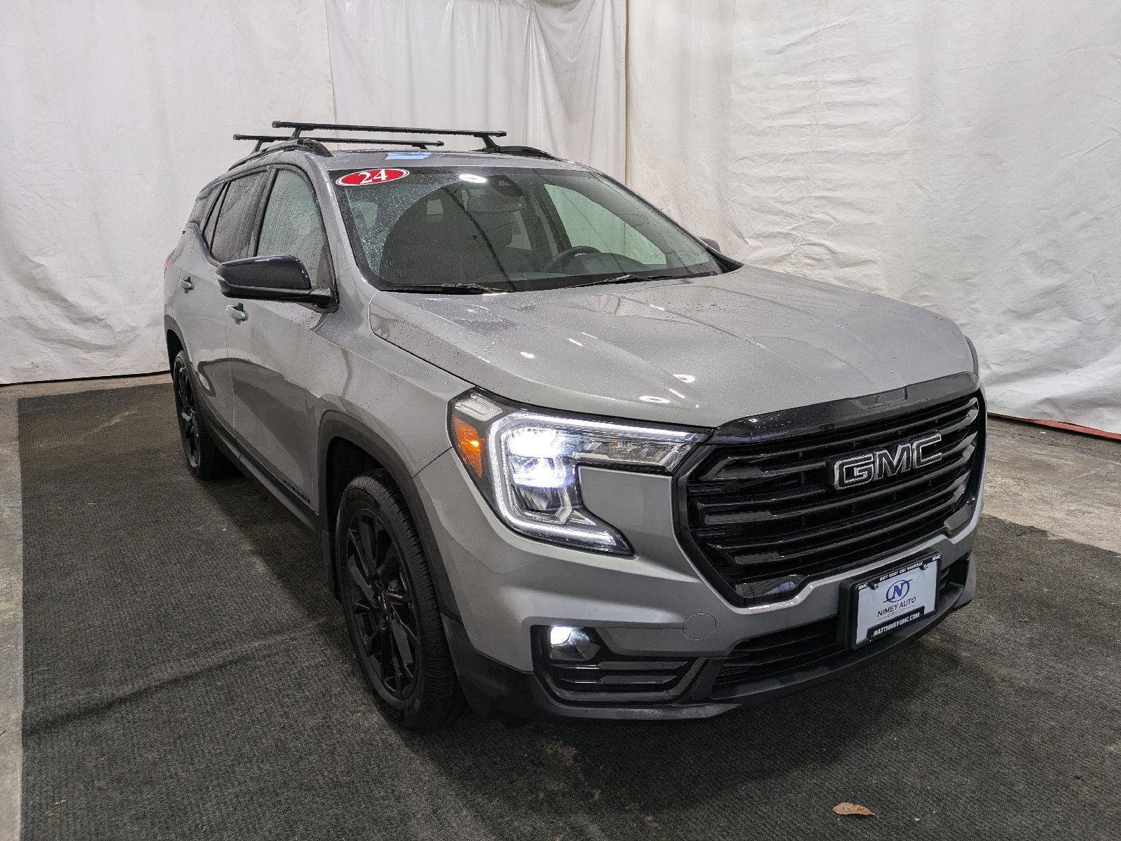 Used 2024 GMC Terrain SLT w/ Infotainment Package II image 11