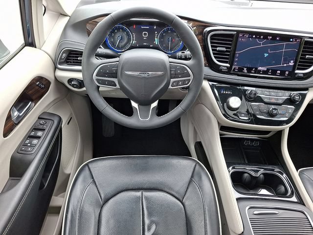Used 2022 Chrysler Pacifica Limited AWD/4WD image 12