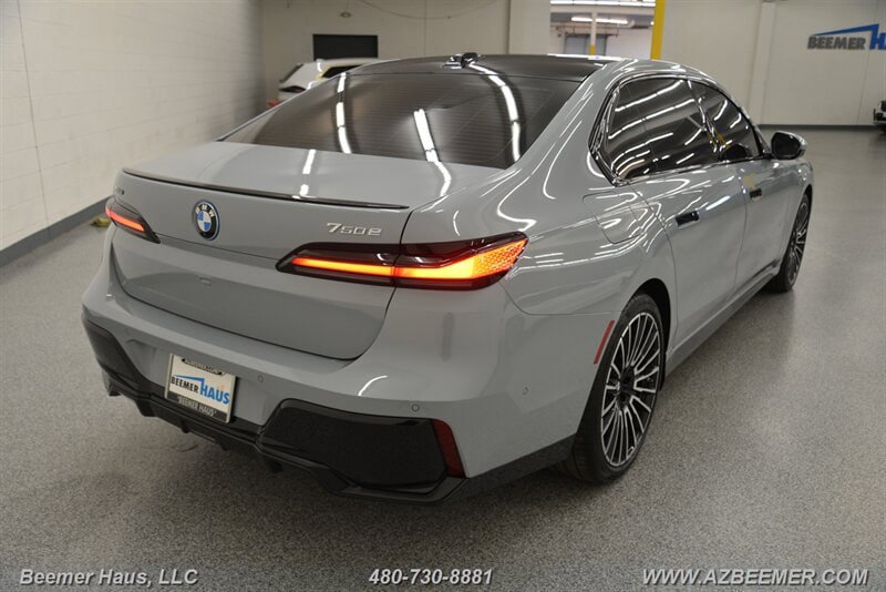 Used 2025 BMW 750e xDrive w/ Premium Package AWD/4WD image 9