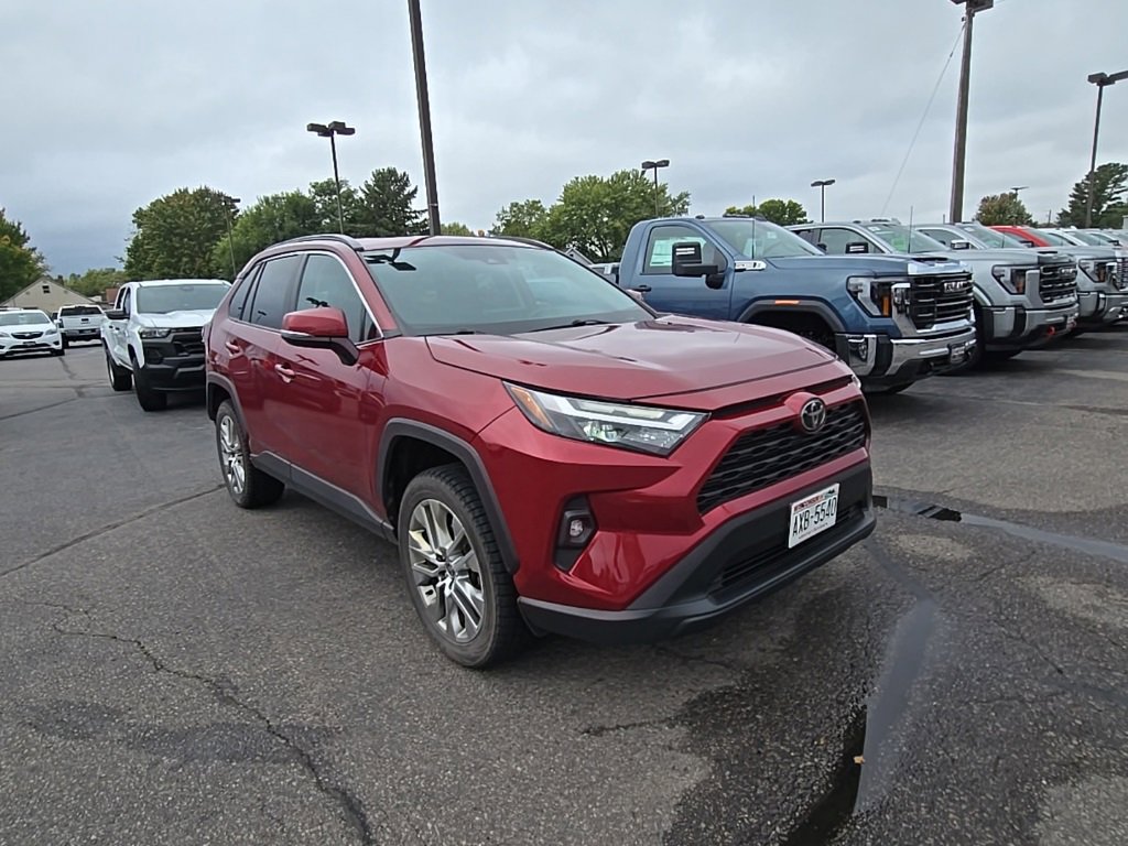 Used 2022 Toyota RAV4 XLE Premium image 5