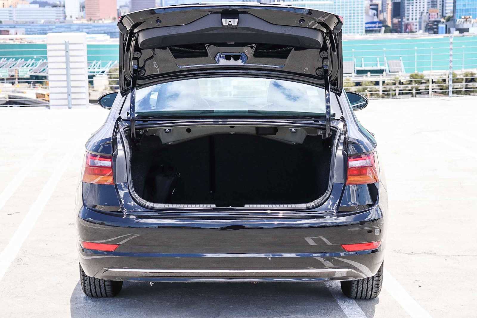 Used 2019 Volkswagen Jetta SE w/ Cold Weather Package FWD image 29