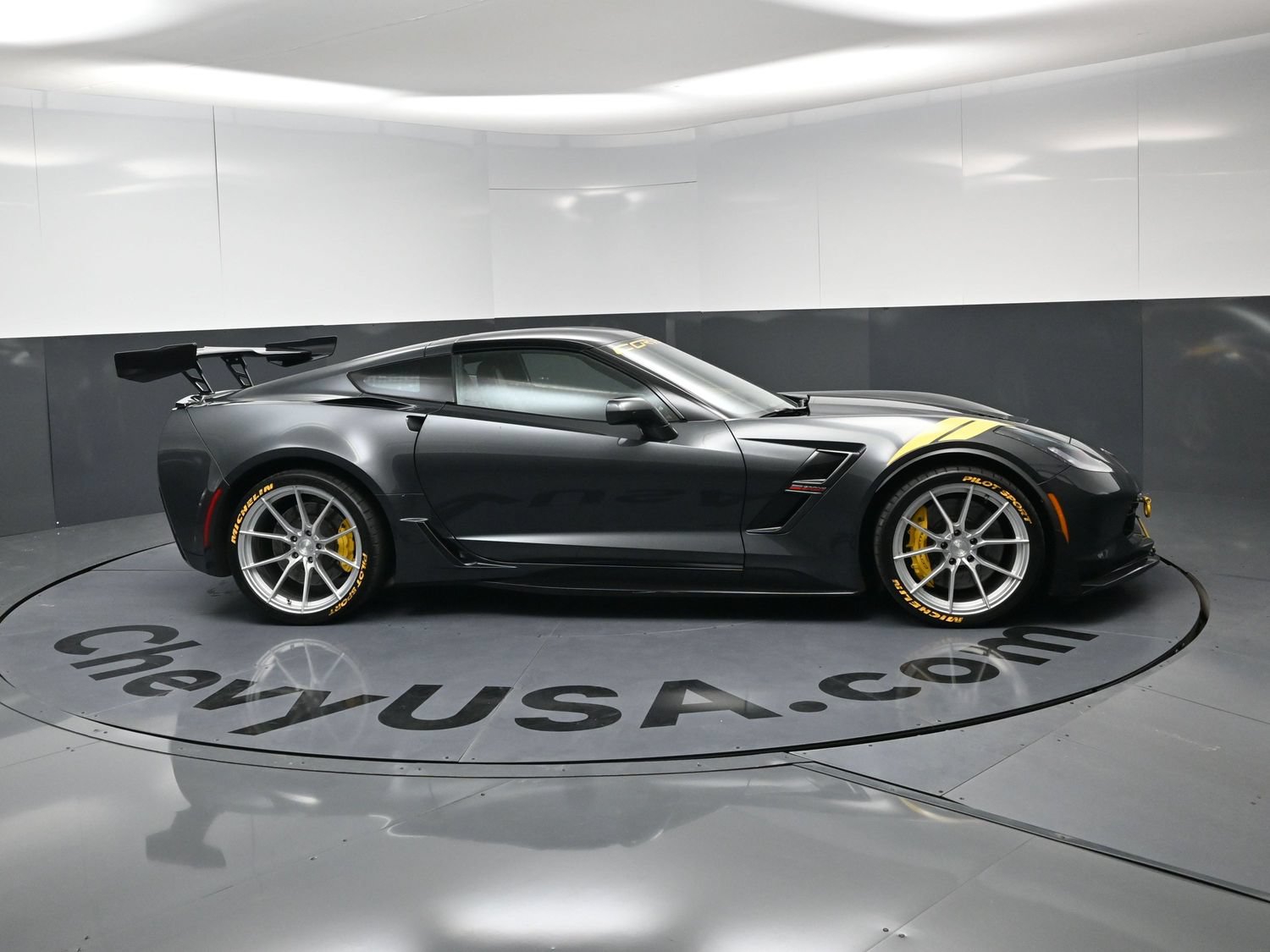 Used 2018 Chevrolet Corvette Grand Sport RWD image 10