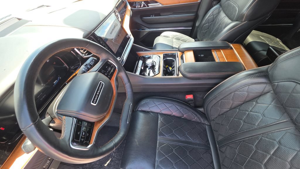 Certified 2024 Jeep Grand Wagoneer L Series III AWD/4WD image 12