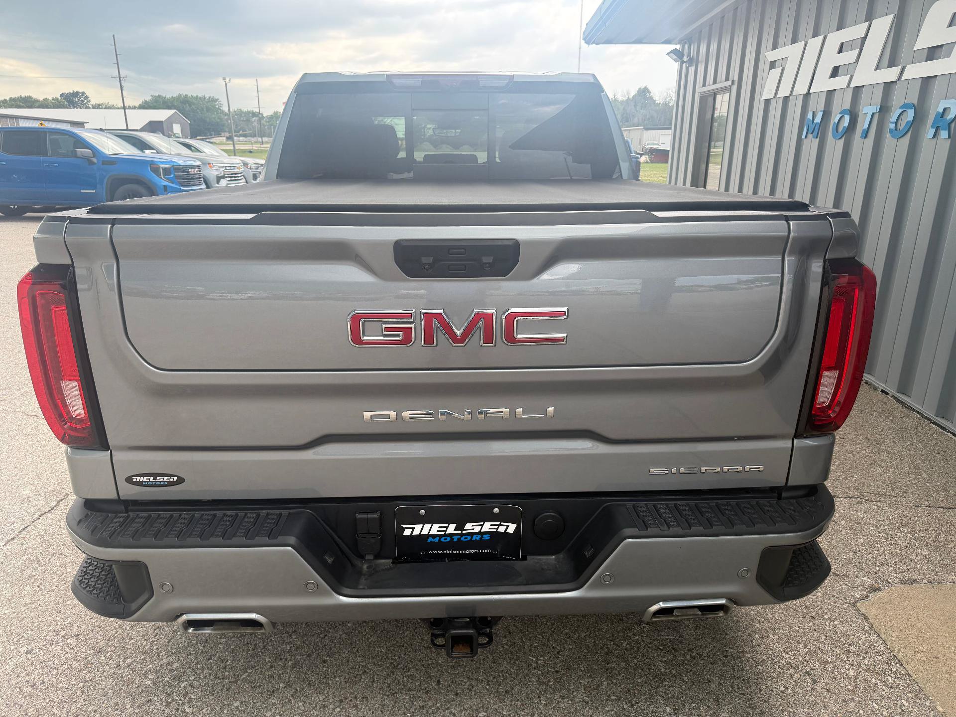 Used 2025 GMC Sierra 1500 Denali w/ Denali Reserve Package AWD/4WD image 7