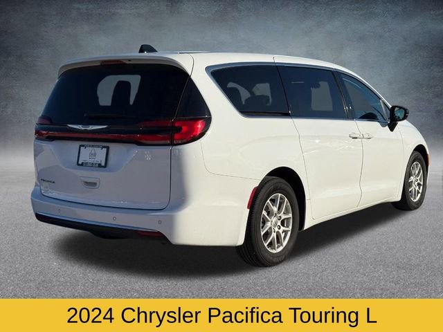 Used 2024 Chrysler Pacifica Touring-L image 3