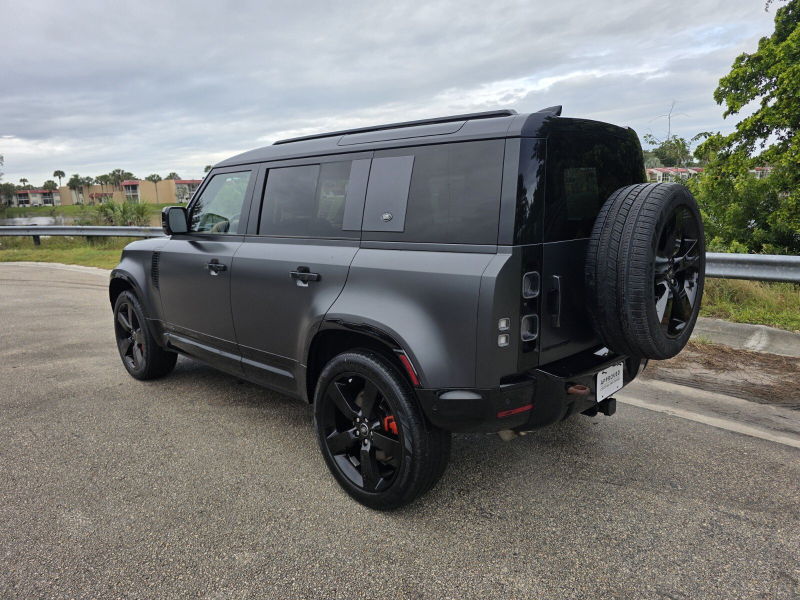 Used 2023 Land Rover Defender 110 X AWD/4WD image 2