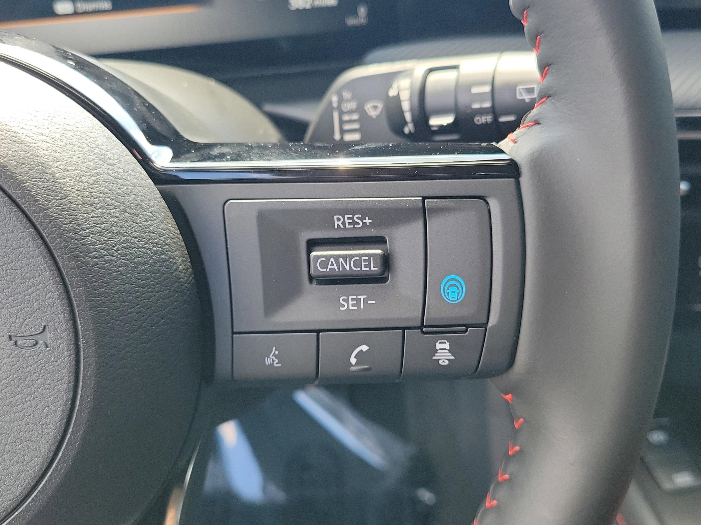 Certified 2025 Nissan Kicks SR FWD image 23