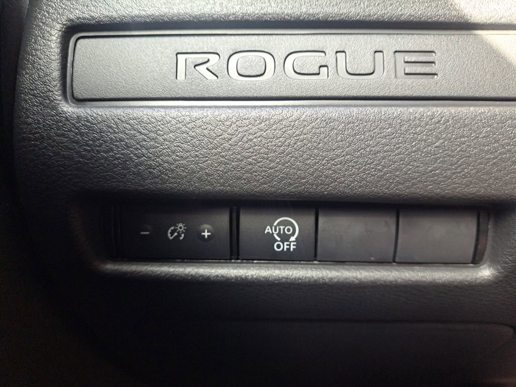 Used 2026 Nissan Rogue S FWD image 15