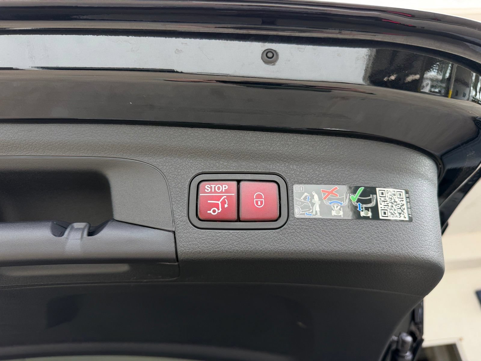 Certified 2025 Mercedes-Benz GLE 450 4MATIC image 18