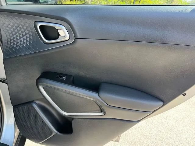 Used 2025 Kia Soul EX FWD image 23