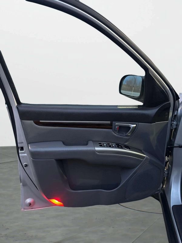 Used 2011 Hyundai Santa Fe GLS image 21