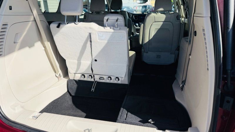 Used 2017 Chrysler Pacifica Touring-L Plus w/ Advanced Safetytec Group image 13