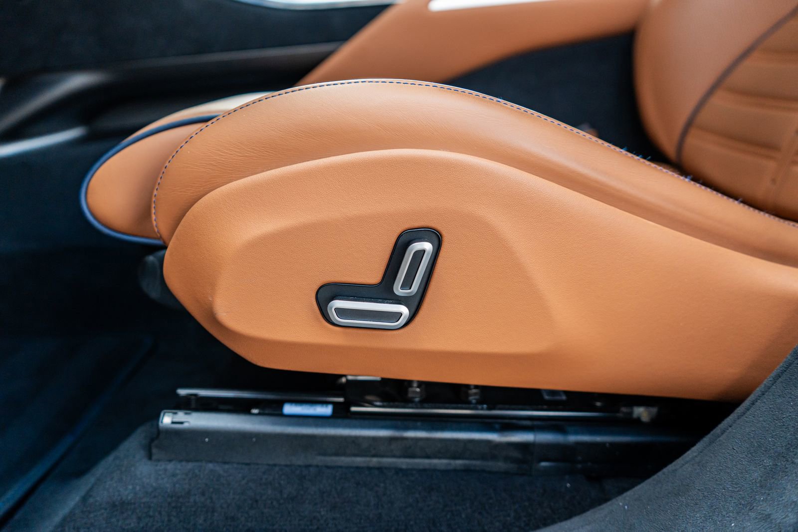 Used 2025 Ferrari Purosangue image 27