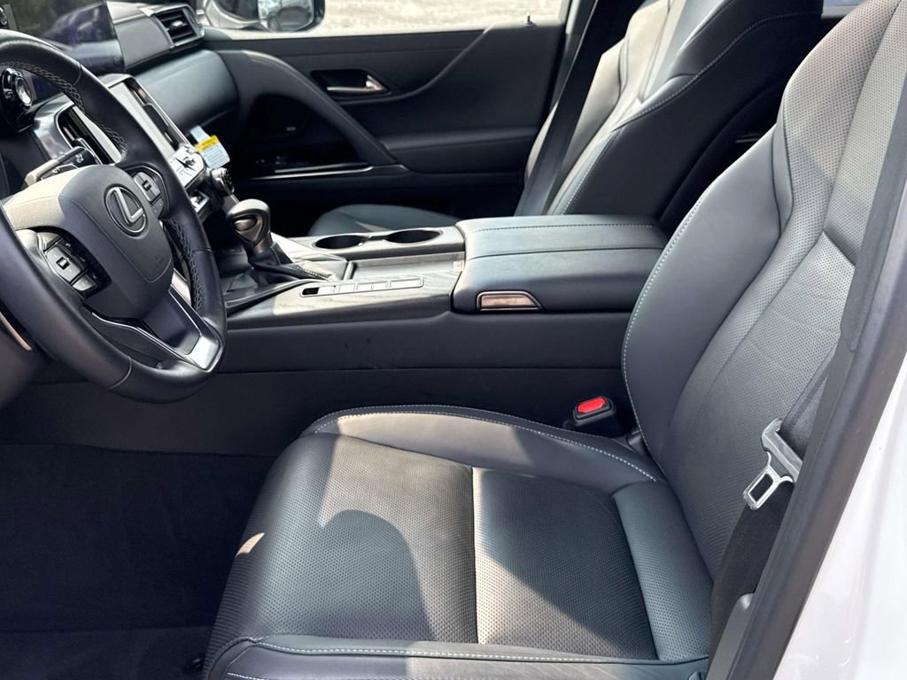 Used 2024 Lexus LX 600 4WD w/ Premium Package image 13