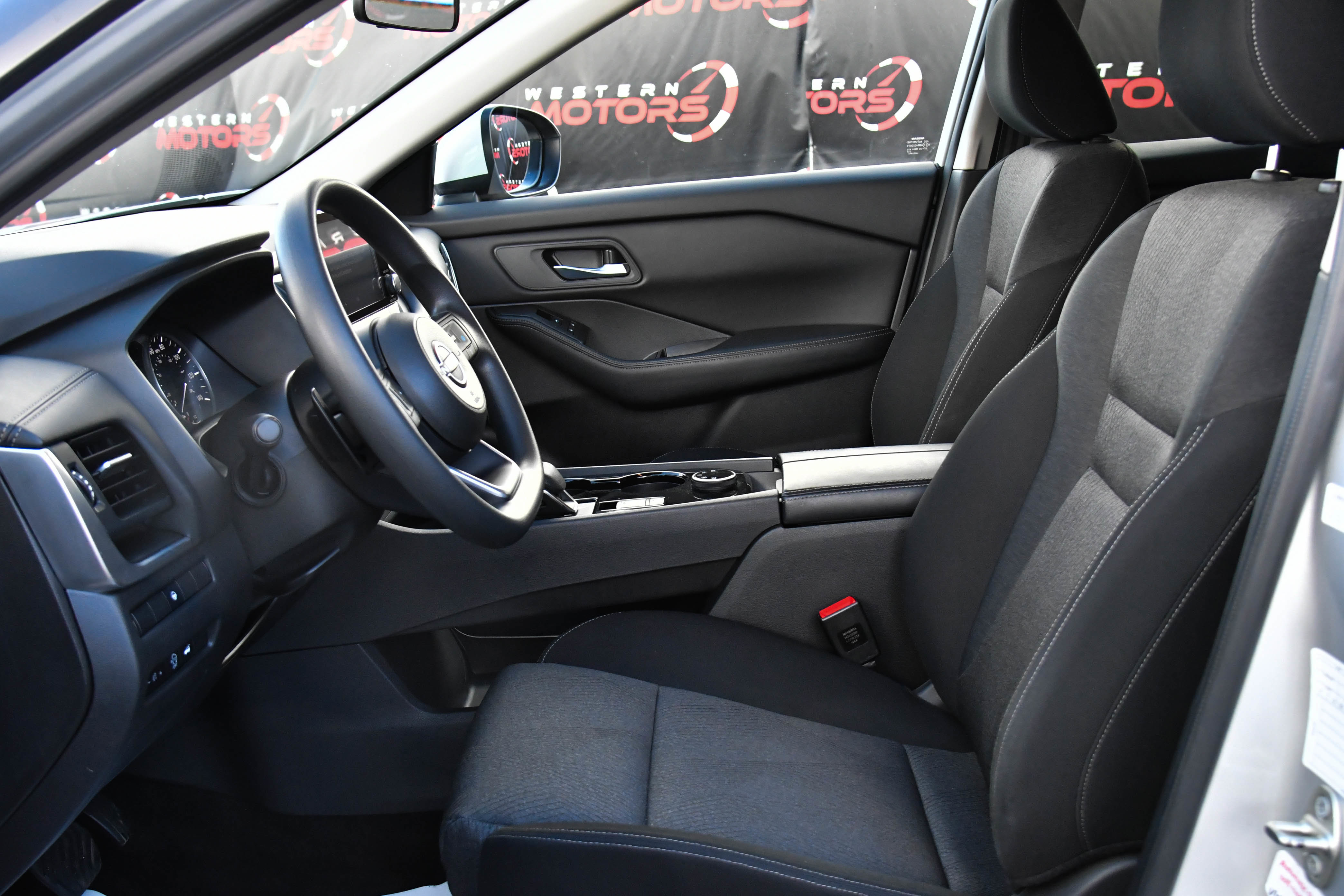 Used 2024 Nissan Rogue SV image 17