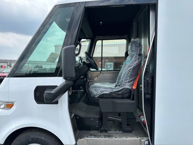 Used 2024 Chevrolet Brightdrop 400 AWD/4WD image 14