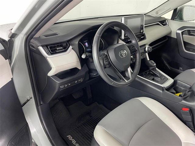 Used 2019 Toyota RAV4 XLE Premium image 3