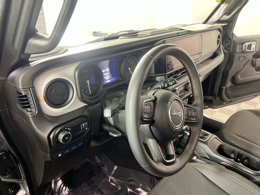 Used 2024 Jeep Wrangler Unlimited w/ Convenience Group image 11