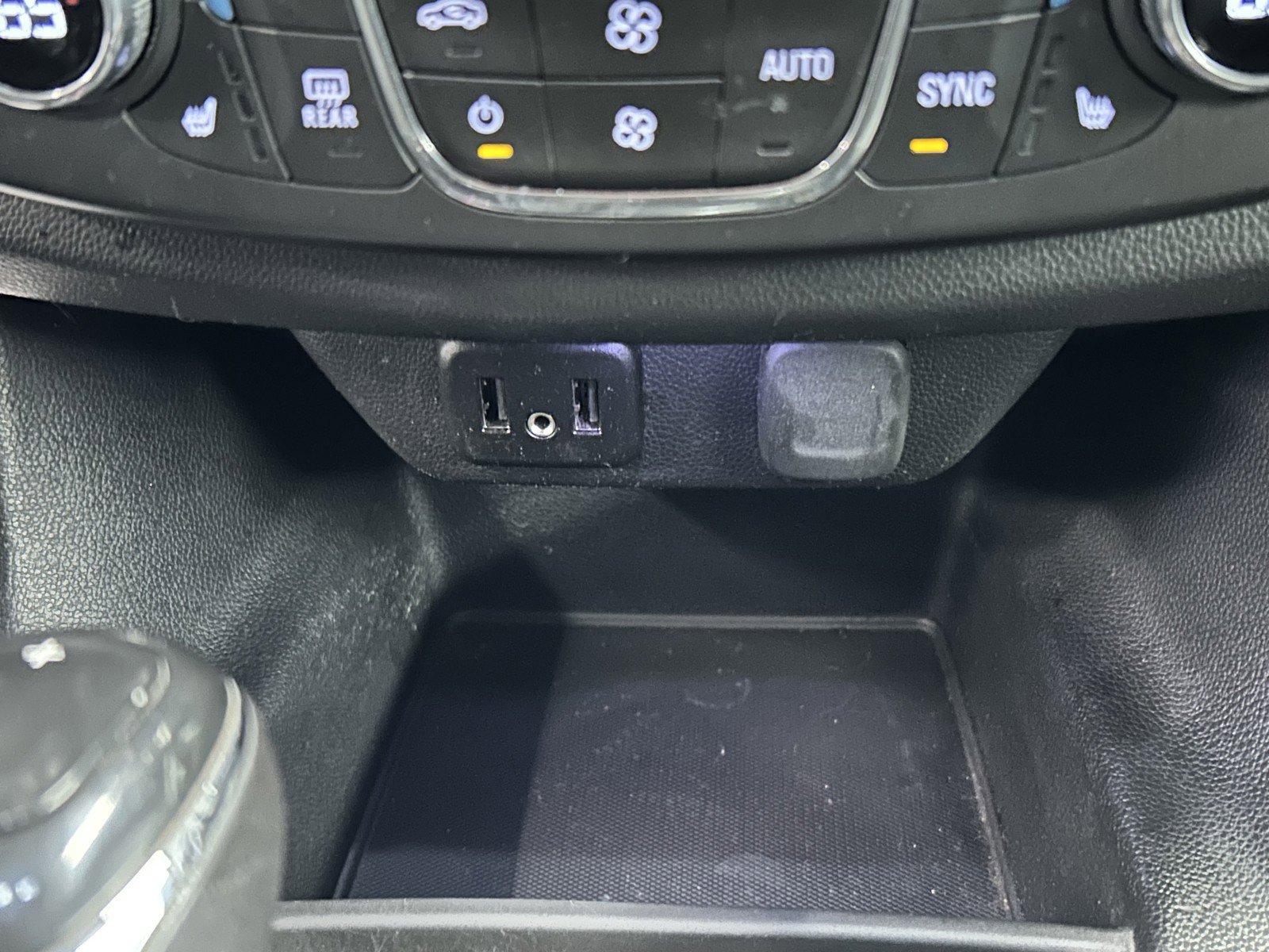 Used 2020 Chevrolet Traverse LT image 34