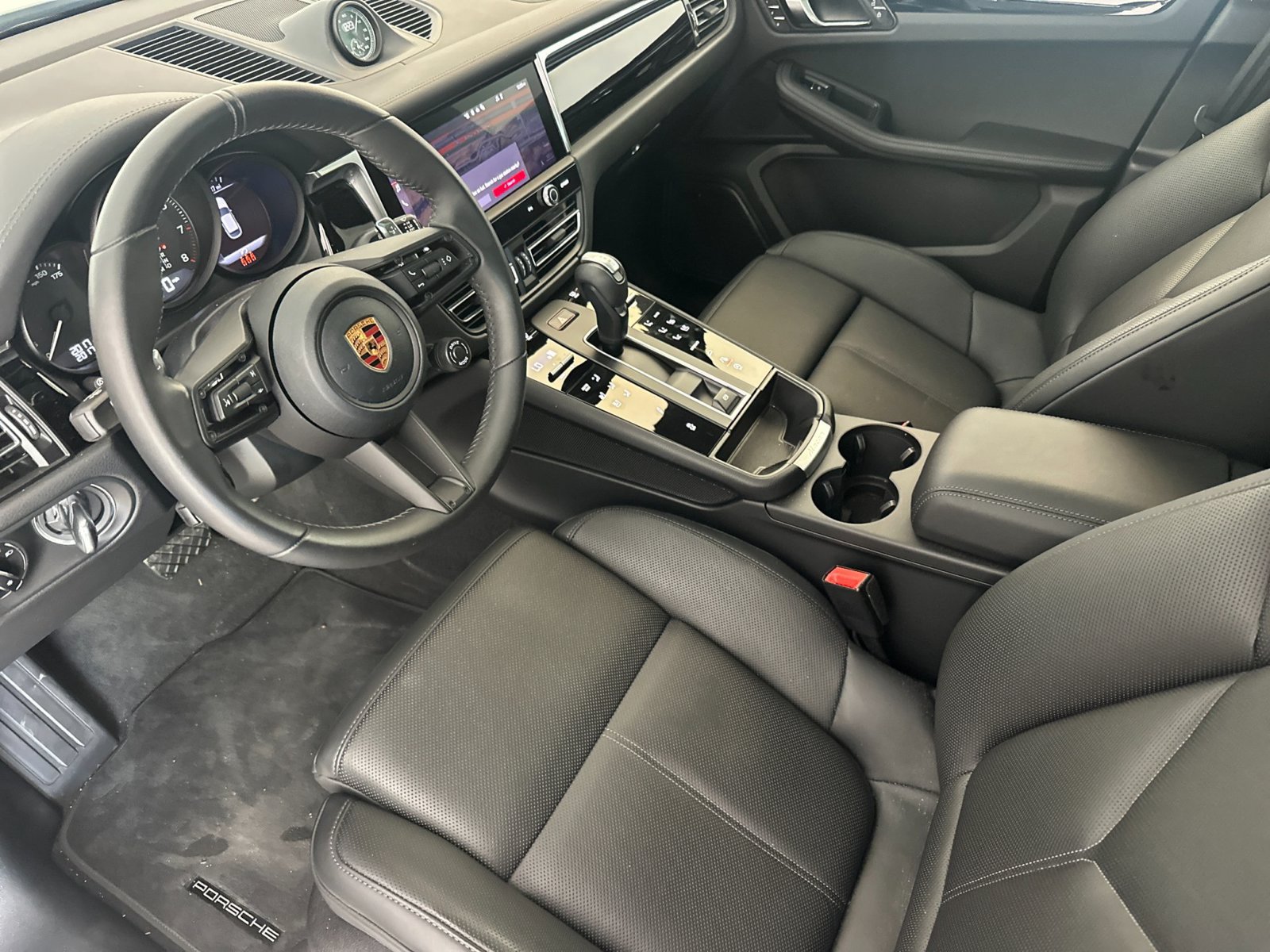 Used 2026 Porsche Macan Turbo AWD/4WD image 4