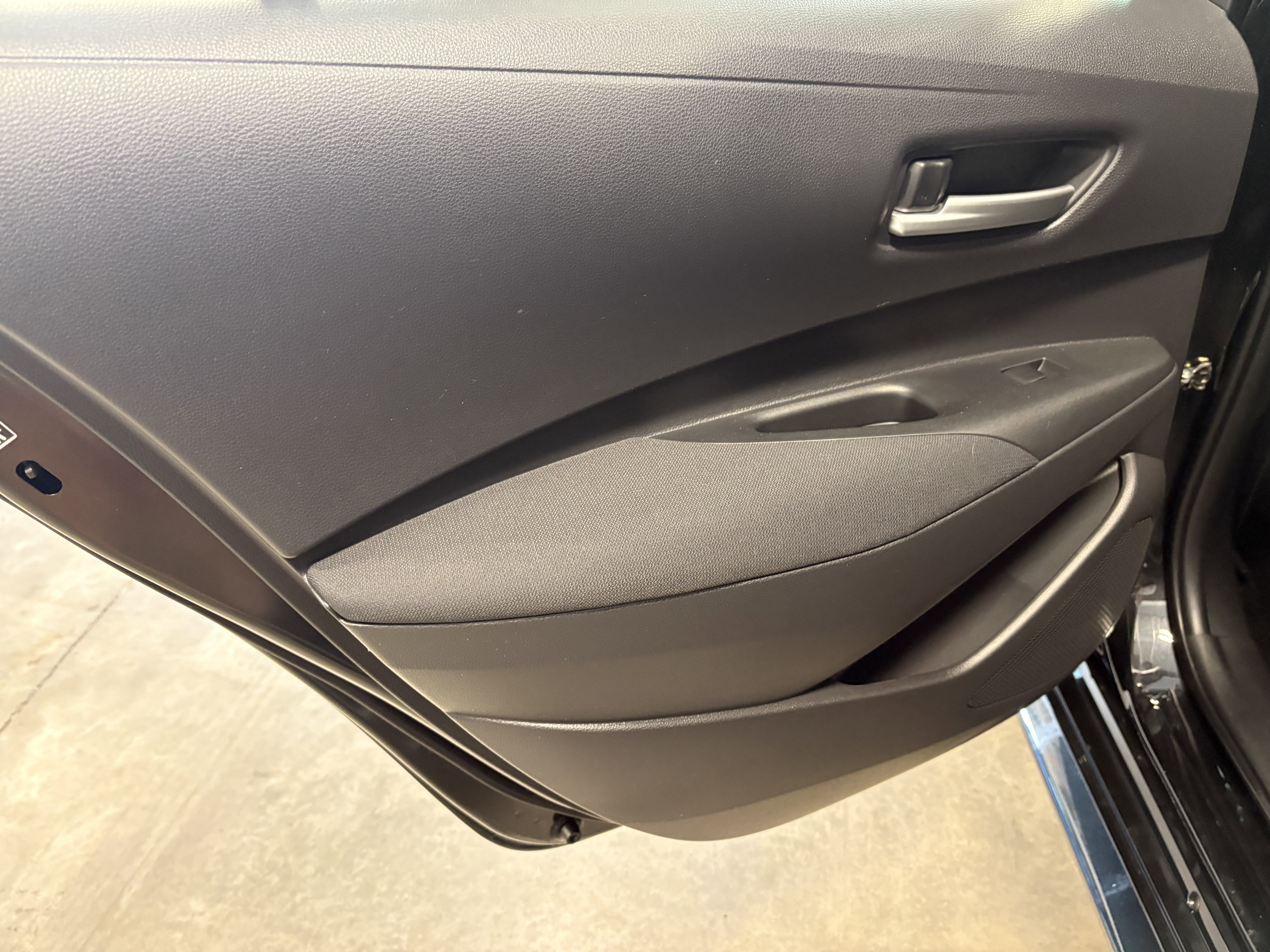 Used 2021 Toyota Corolla LE FWD image 9