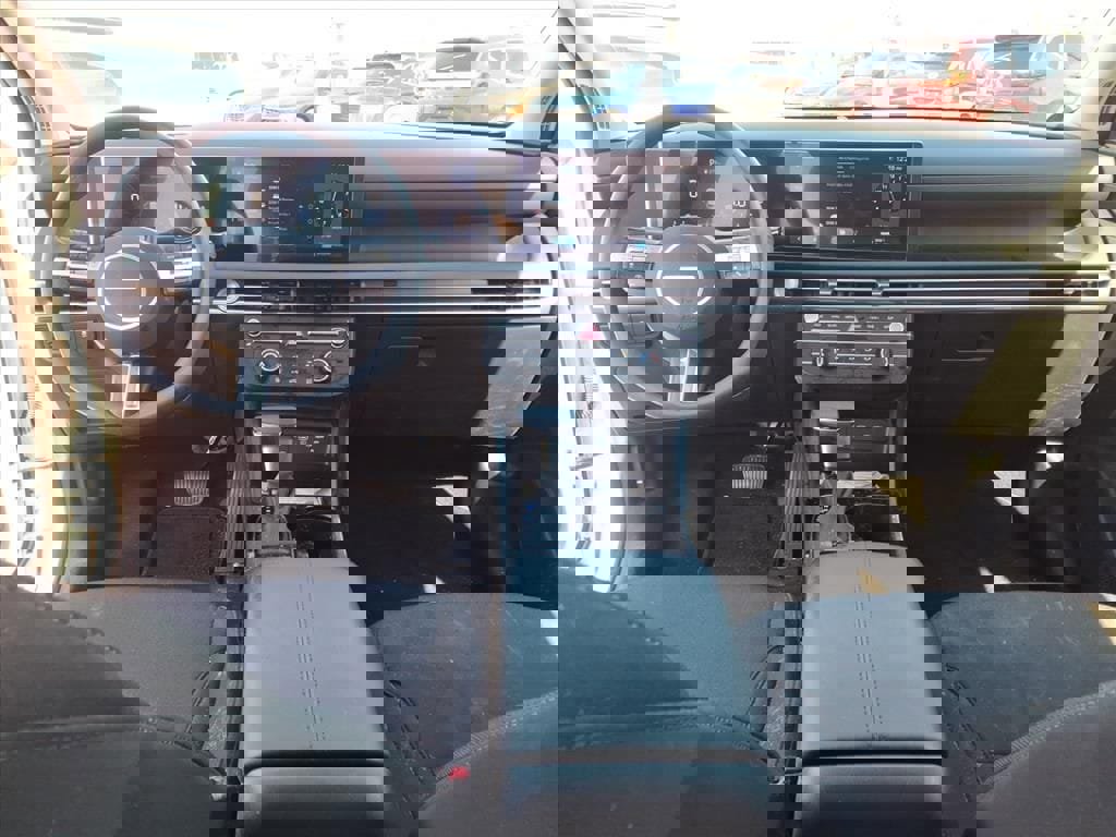 Certified 2025 Hyundai Tucson SE image 6