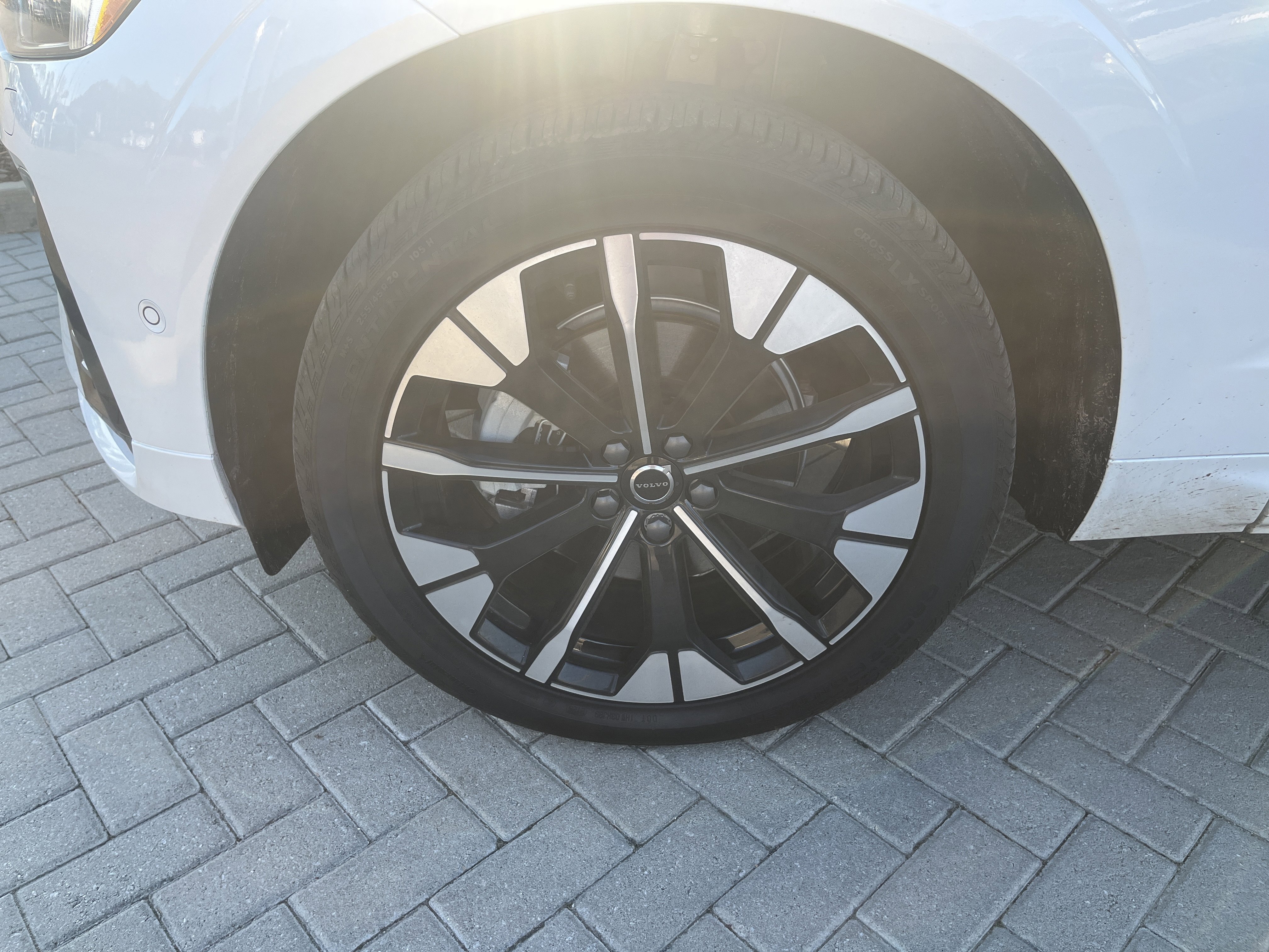 New 2026 Volvo XC60 B5 Plus w/ Protection Package Premier image 25