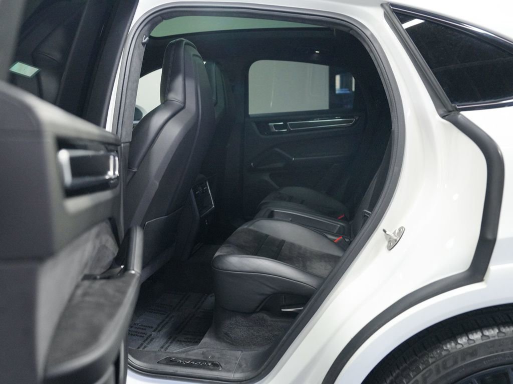 Used 2021 Porsche Cayenne GTS AWD/4WD image 33