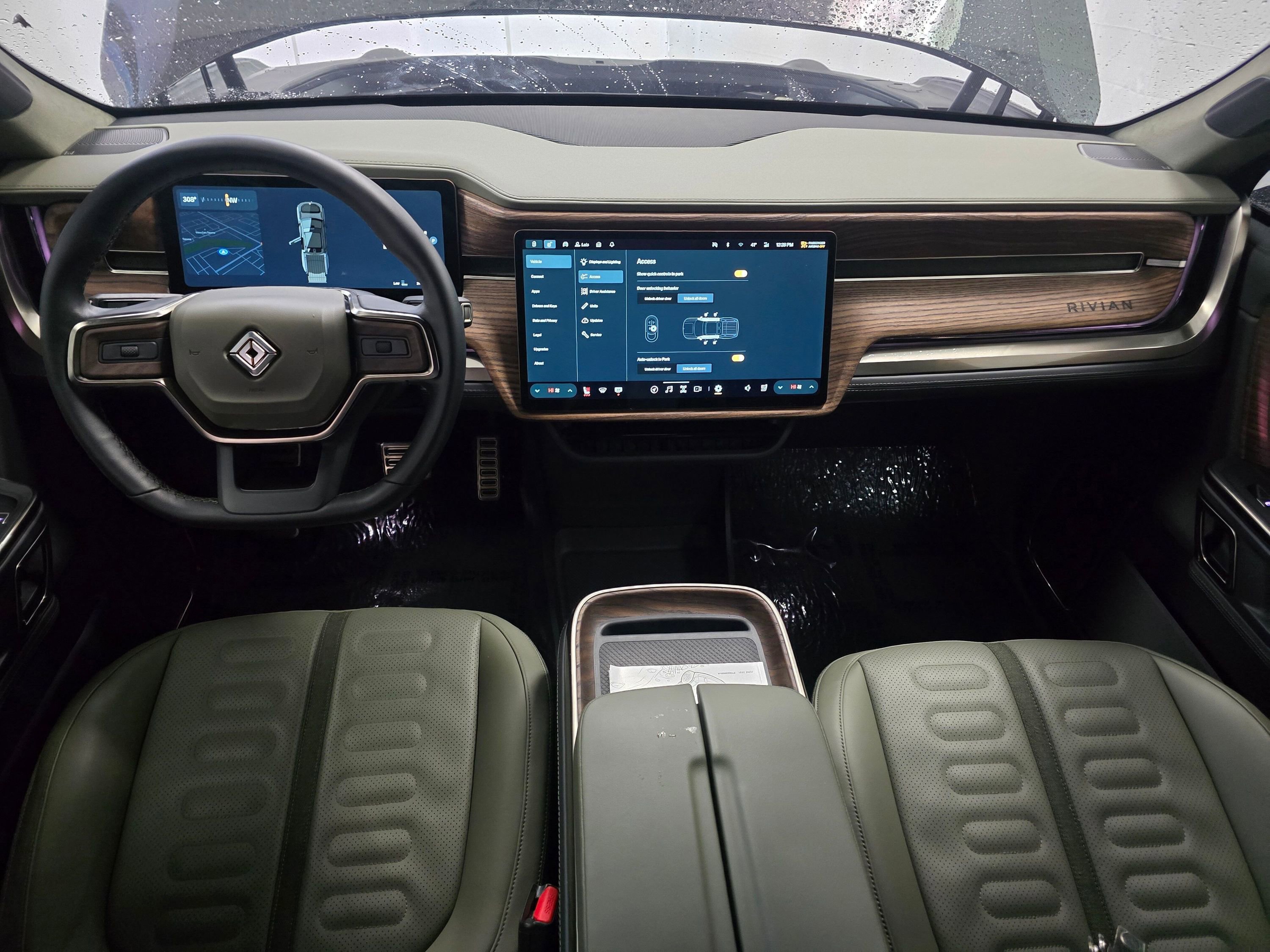 Used 2022 Rivian R1T Adventure image 17