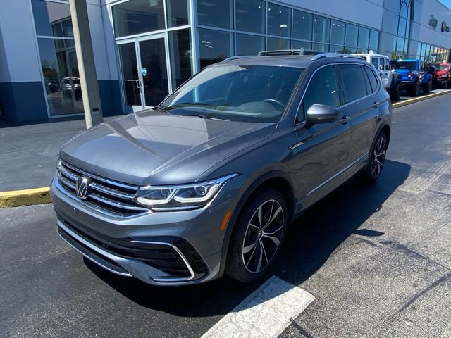 Used 2024 Volkswagen Tiguan SEL R-Line AWD/4WD image 4