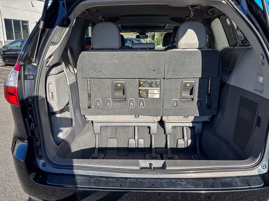 Used 2019 Toyota Sienna XLE image 44
