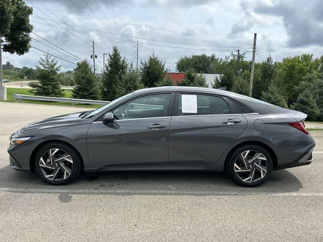 Used 2024 Hyundai Elantra SEL w/ Convenience Package FWD image 2