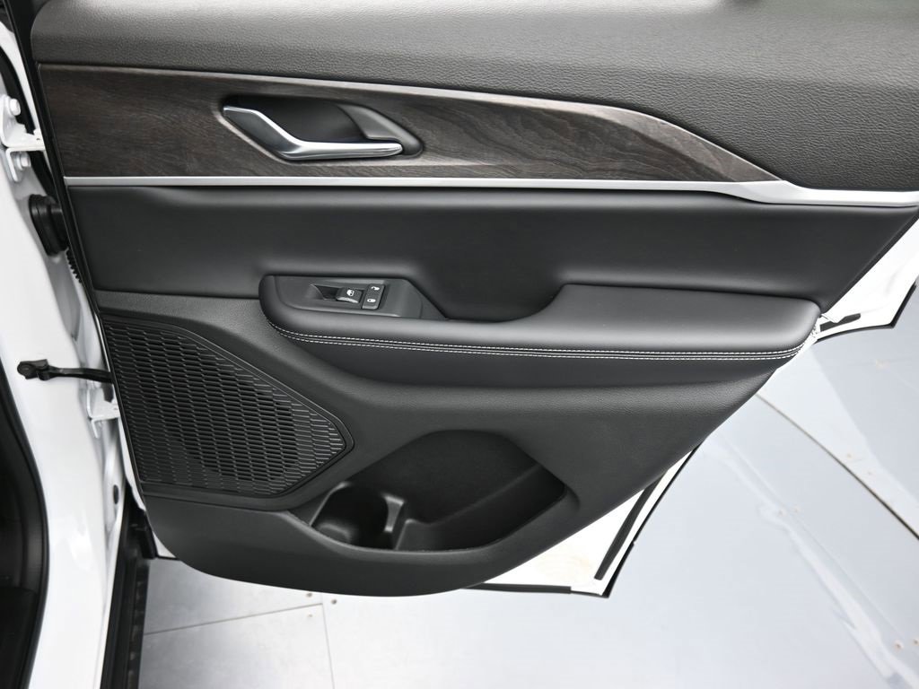 New 2025 Jeep Grand Cherokee Limited image 16