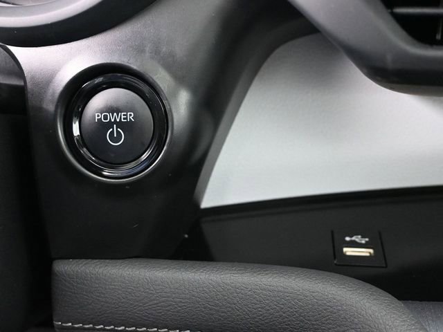 Used 2025 Toyota Sienna XLE image 17