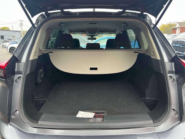Used 2023 Nissan Rogue SV FWD image 10