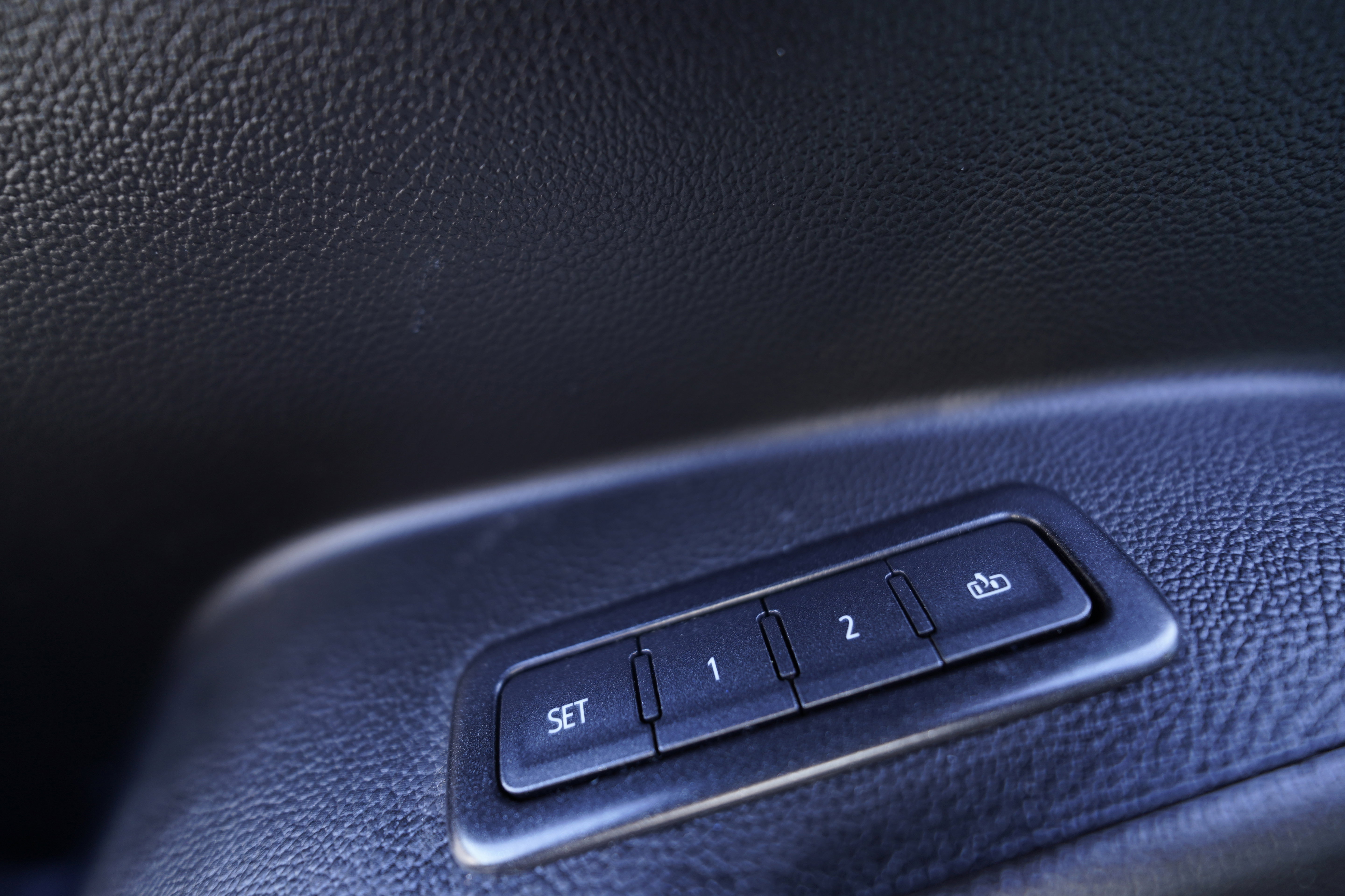 Used 2020 Chevrolet Tahoe LT w/ Luxury Package image 26