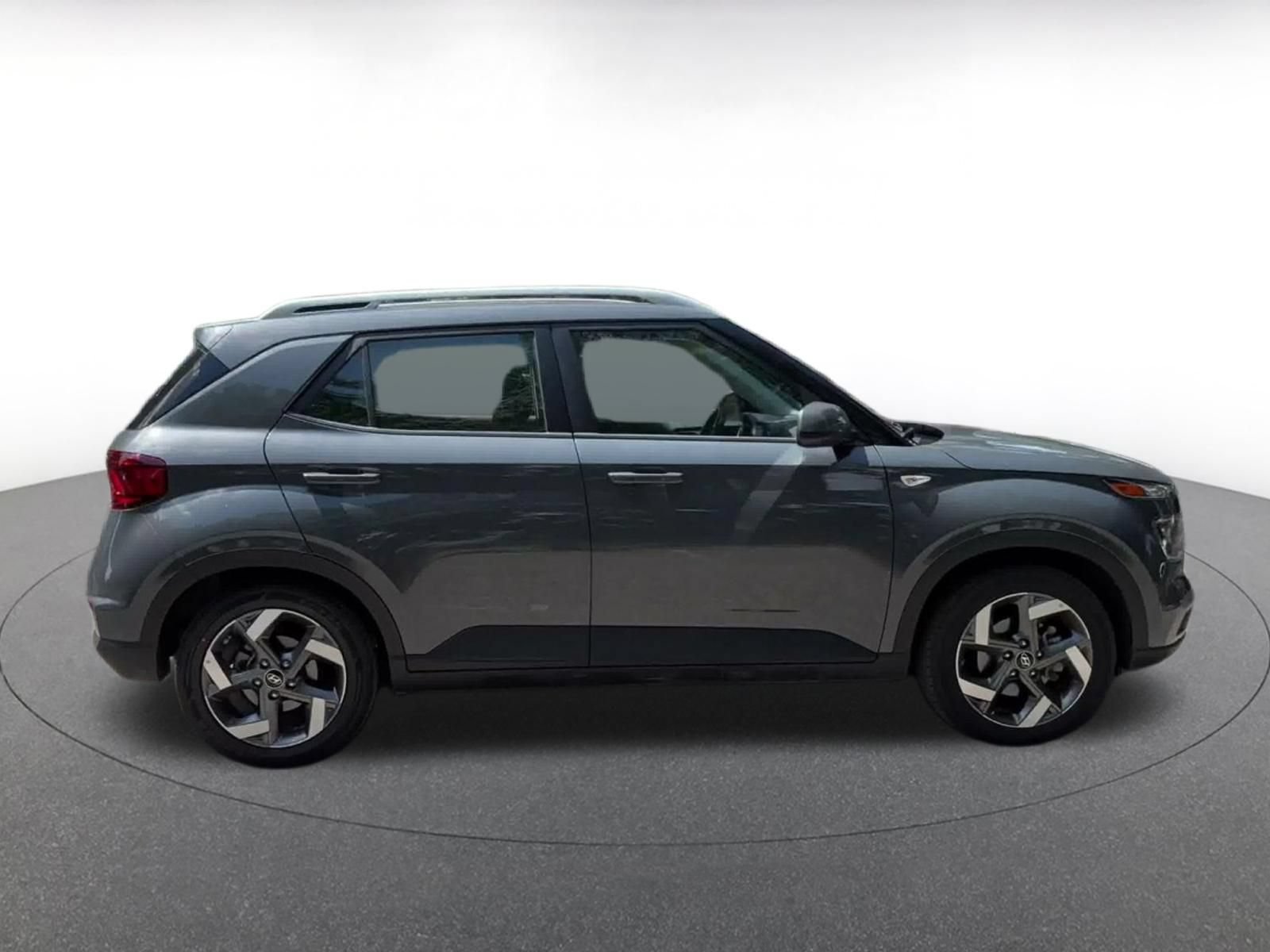 Used 2025 Hyundai Venue SEL FWD image 16