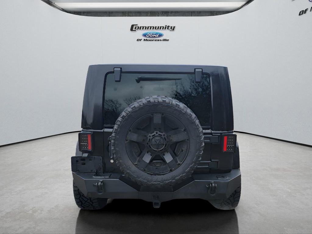 Used 2015 Jeep Wrangler Unlimited Sahara w/ Connectivity Group image 7