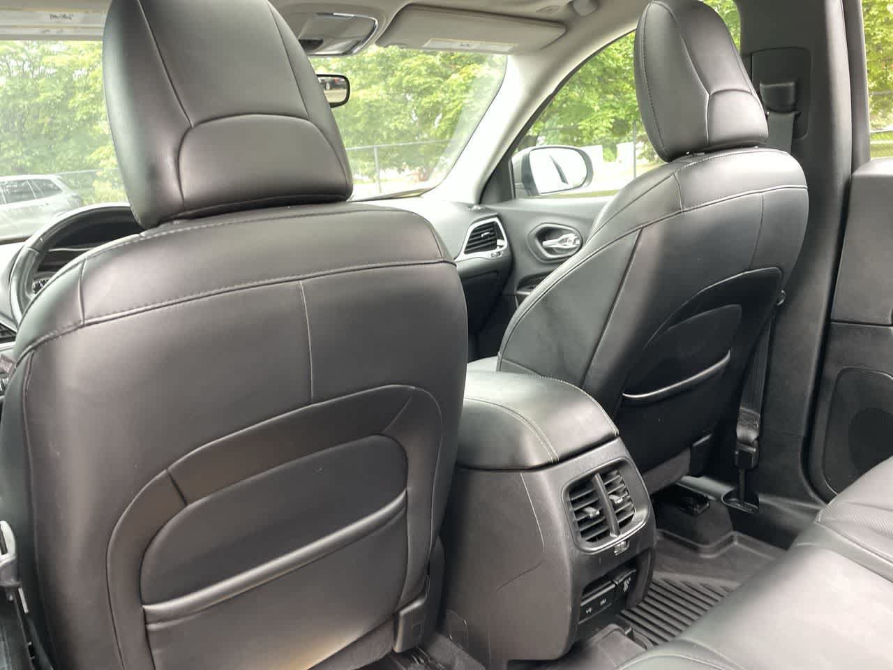 Used 2019 Jeep Cherokee Limited AWD/4WD image 20