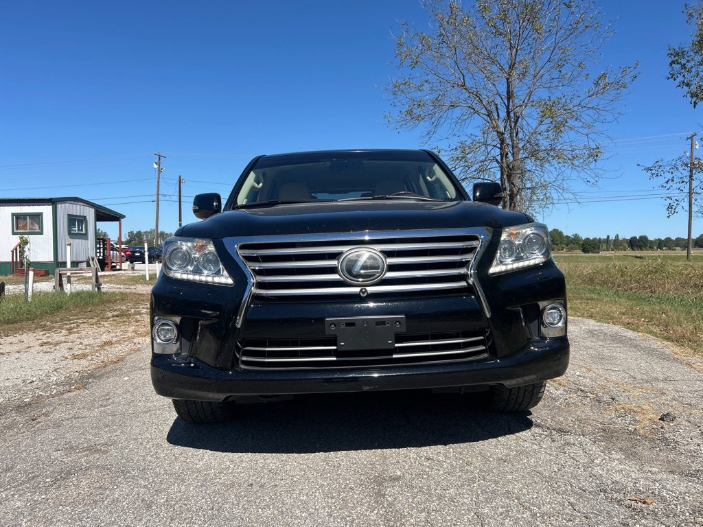 Used 2014 Lexus LX 570 4WD image 39